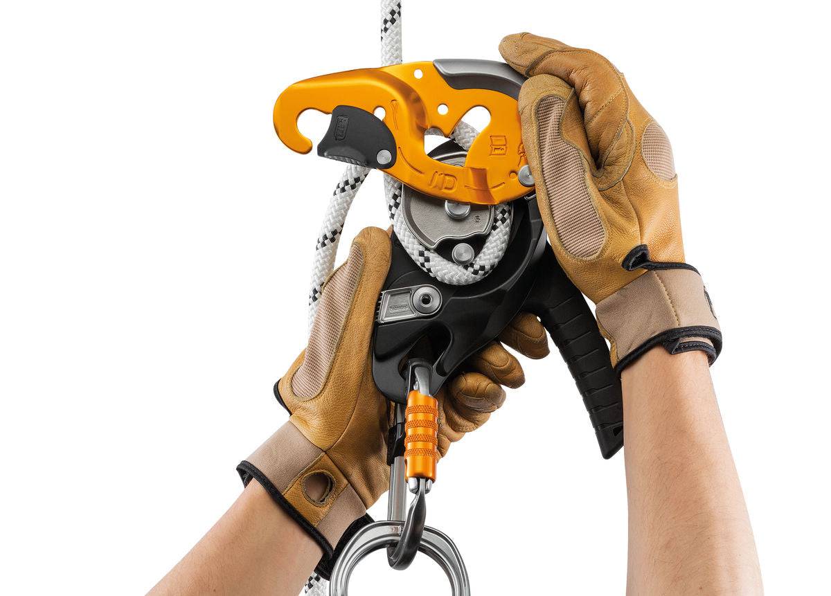 Petzl I’D S Anti Panic Function Self Braking Rope Access Descender - SecureHeights