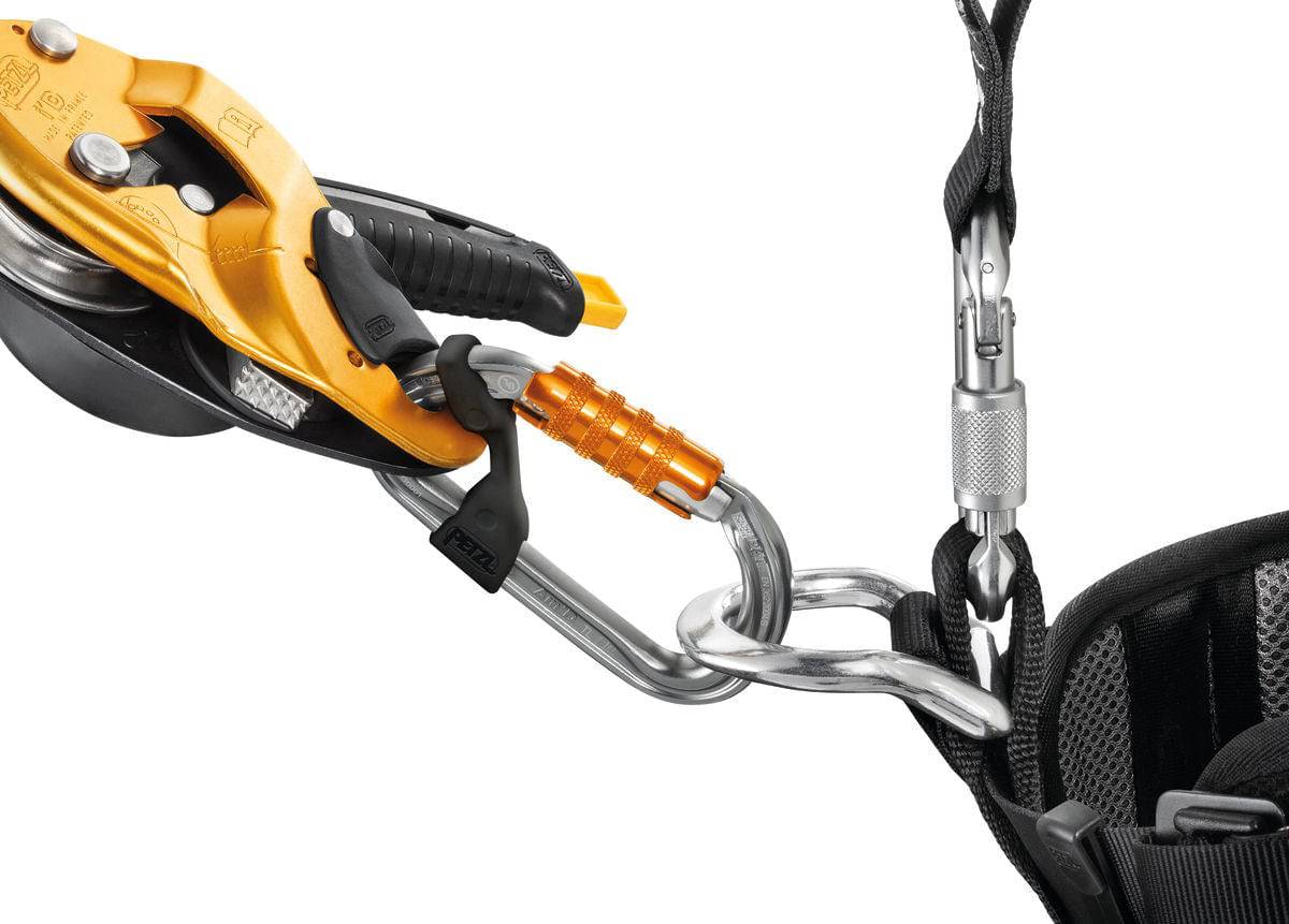 Petzl Am’D Lightweight Aluminium Asymmetrical Triact Lock Carabiner - SecureHeights