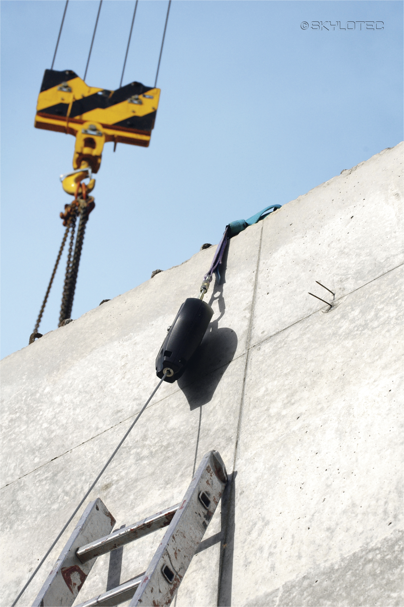 Skylotec LOOP SEP 40 KN 2.0 Edge Tested Anchorage Loop Sling with KOBRA TW Carabiner 0.75m-2m - SecureHeights