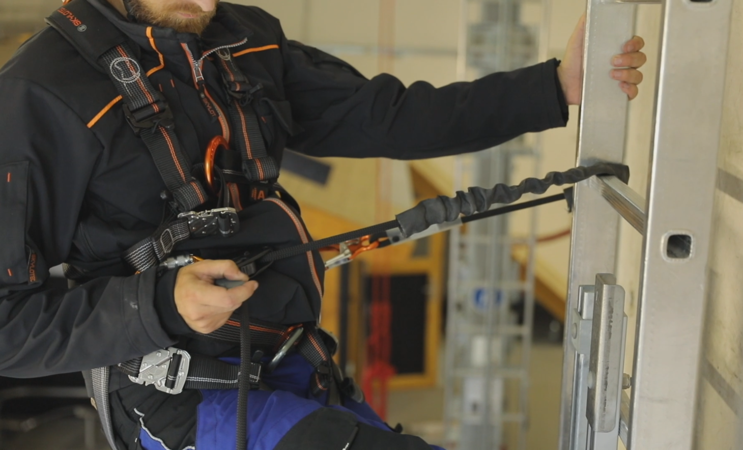 Skylotec SET LORY PRO Single Leg Lanyard with KOBRA TRI Carabiner 1.5m-5m - SecureHeights