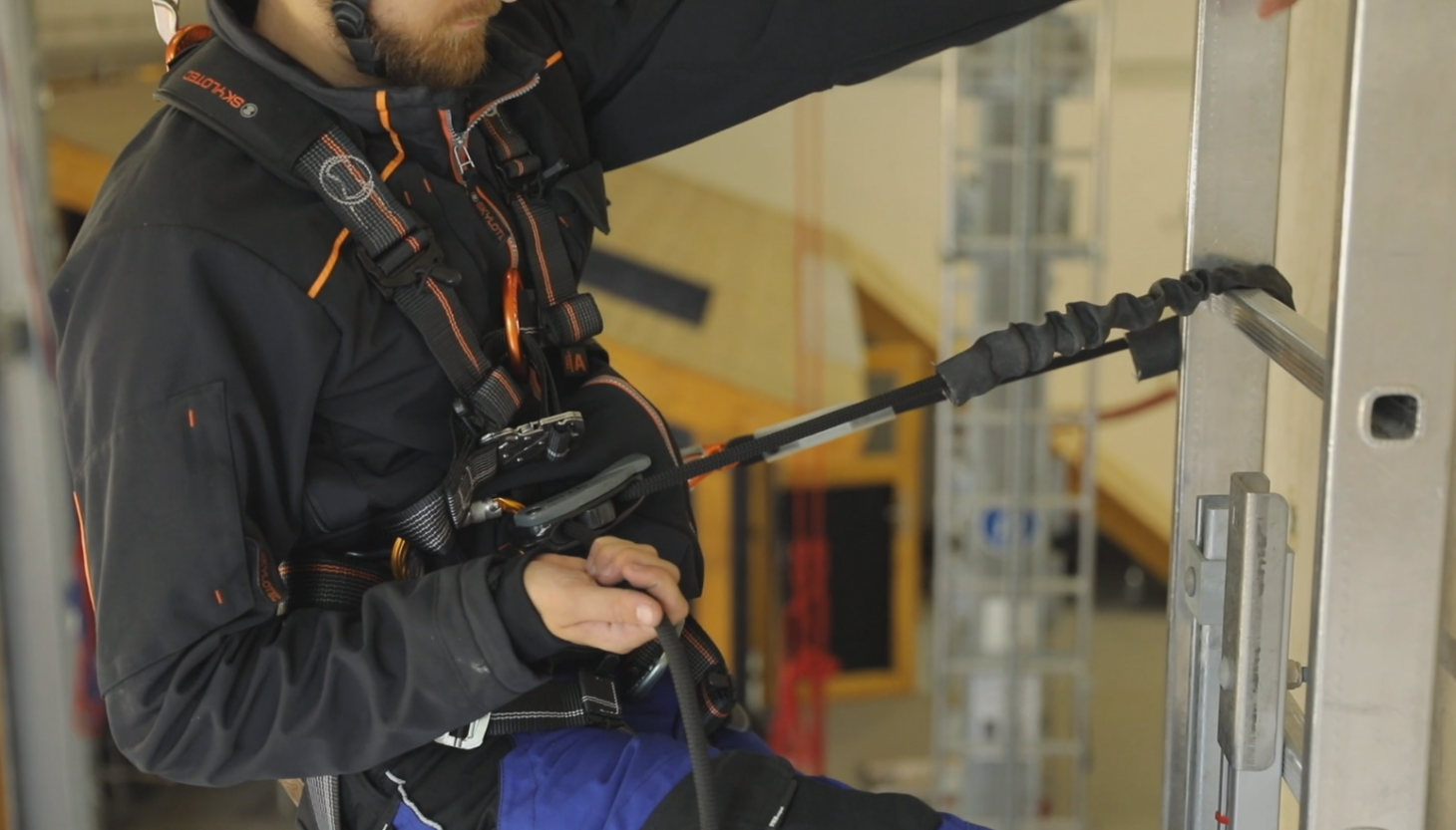 Skylotec SET LORY PRO Single Leg Lanyard with ATTACK Snap Hook and OVALOY TRI Carabiner 1.5m-5m - SecureHeights