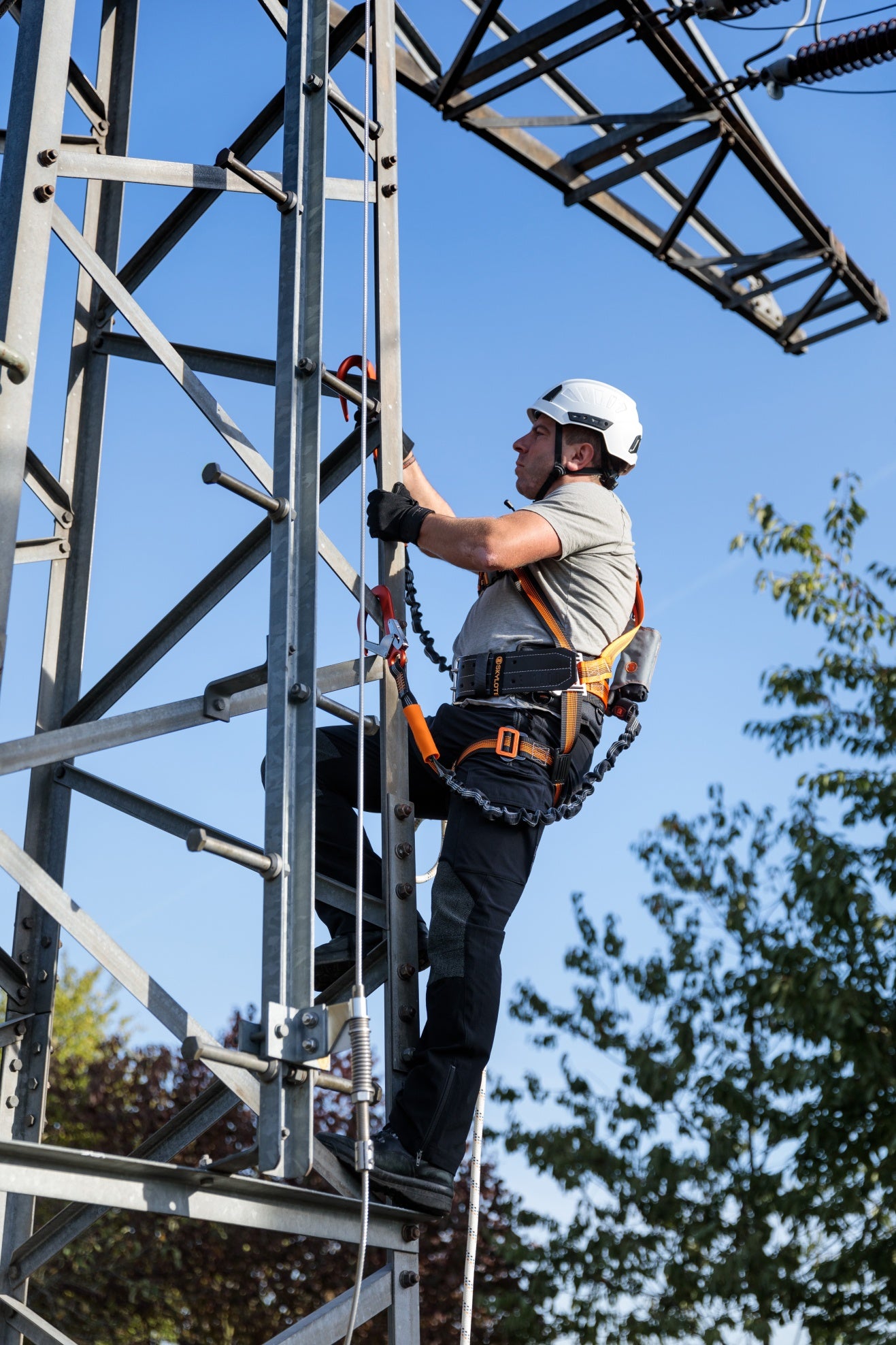 Skylotec SKYSAFE PRO FLEX Y 1.8m Twin Leg Webbing Lanyard with 60mm Scaffold Hooks L-0562-1,8 - SecureHeights