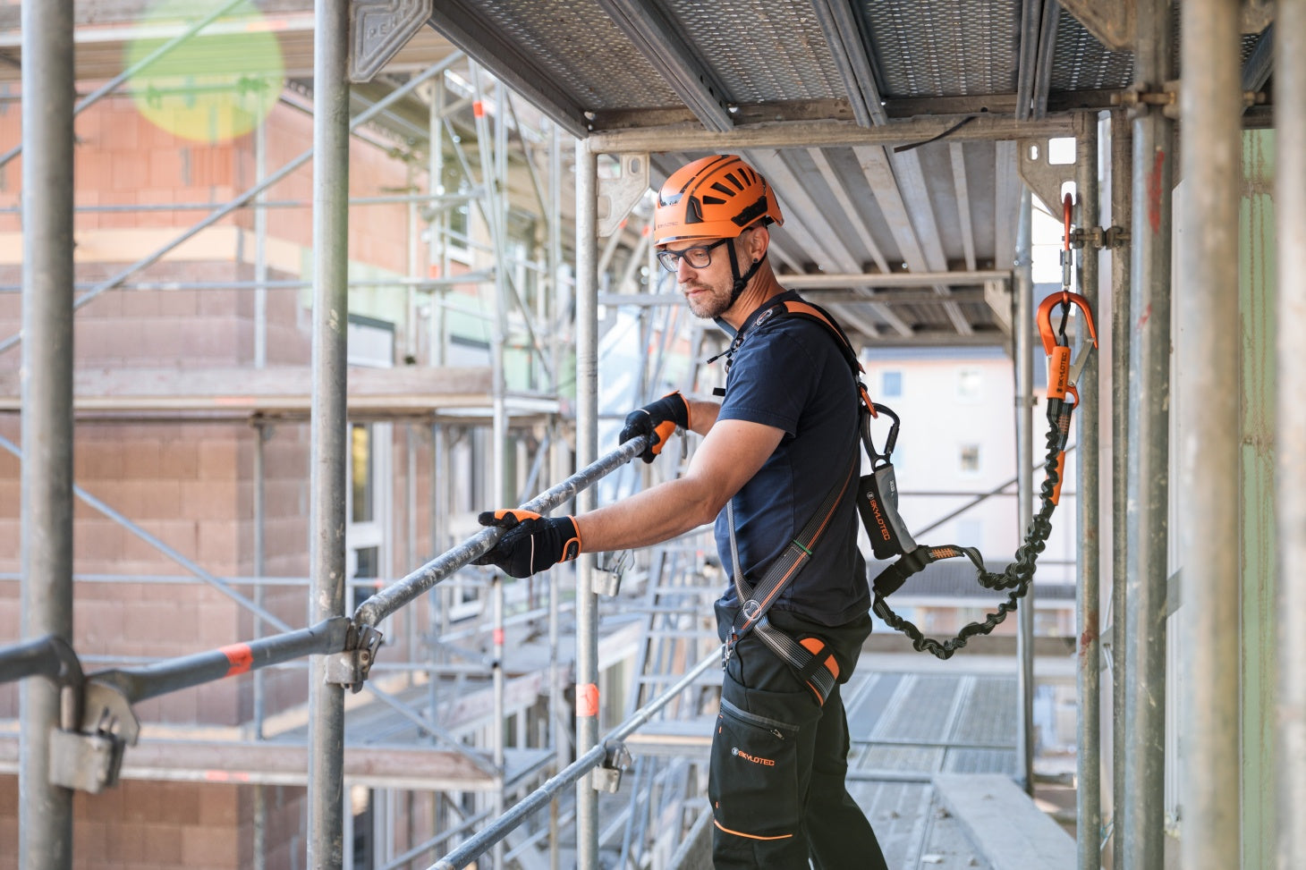 Skylotec SKYSAFE PRO FLEX Y 1.8m Twin Leg Webbing Lanyard with 60mm Scaffold Hooks L-0562-1,8 - SecureHeights